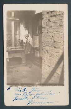 Bild  einer Person mit Katze