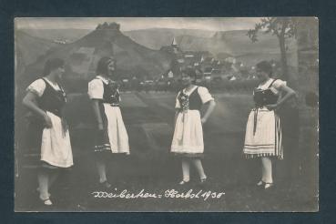 Die festliche Tracht der Frauen