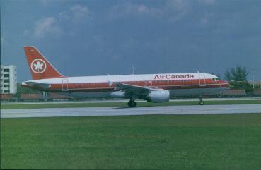 AIR CANADA Airbus Industrie A320-211
