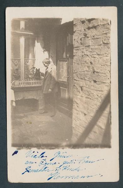 Bild  einer Person mit Katze