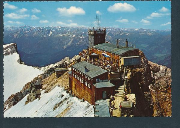 Turm der Wetterwart mit Münchner Haus auf dem Zugspitzgipfel