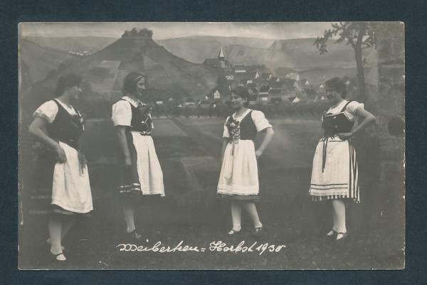 Die festliche Tracht der Frauen